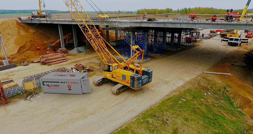 pressatura di tubi flessibili industriali in cantiere